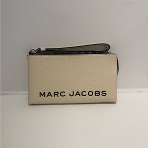 NWT Marc Jacobs Phone Wristlet marshmallow